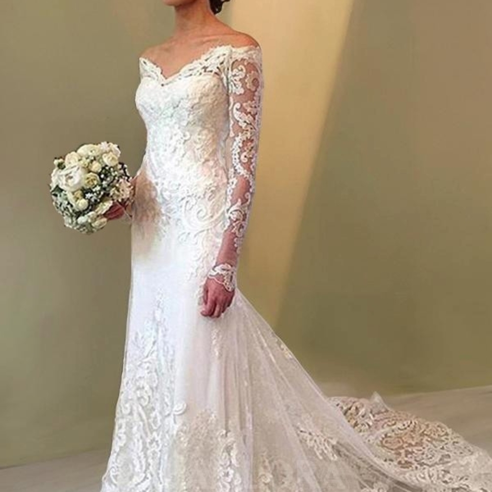 Elegant Lace Off-Shoulder Wedding Dress
